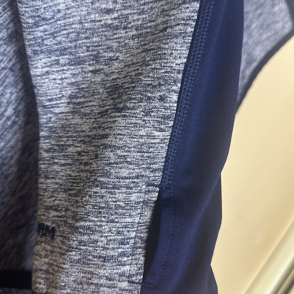 Under Armour Hooded Sweatshirt Womens Size Large Kangaroo Pocket Blue Pink - Picture 8 of 12